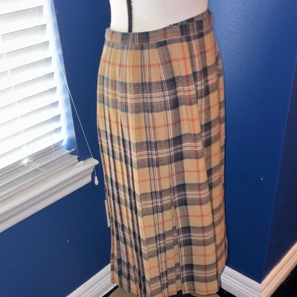 Vintage 1970’s Pringle Wool Kilt-Style Wrap Skirt - Picture 8 of 9
